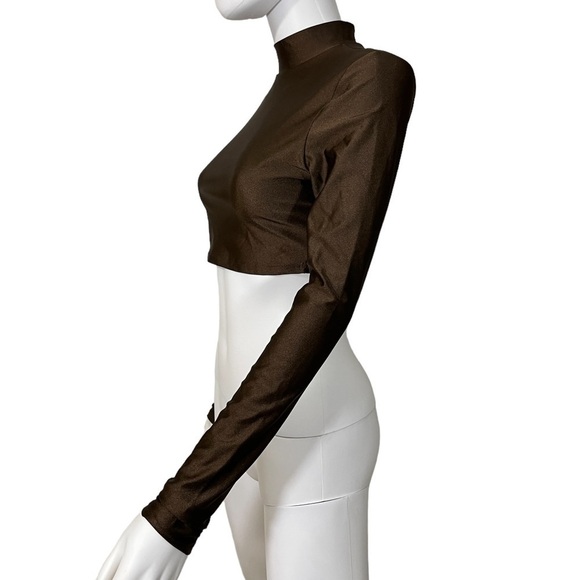 Crop Top Long Sleeve Mock Neck Stretch Top
New - Picture 5 of 6